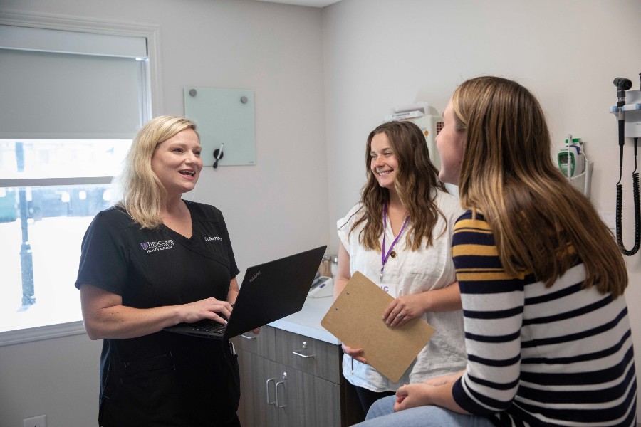 A counseling intern and a Lipscomb health care director meet together with a patient, carrying out a form of integrated health care developed and modeled through Dr. Douglas Ribeiro’s Behavioral Health Initiative.