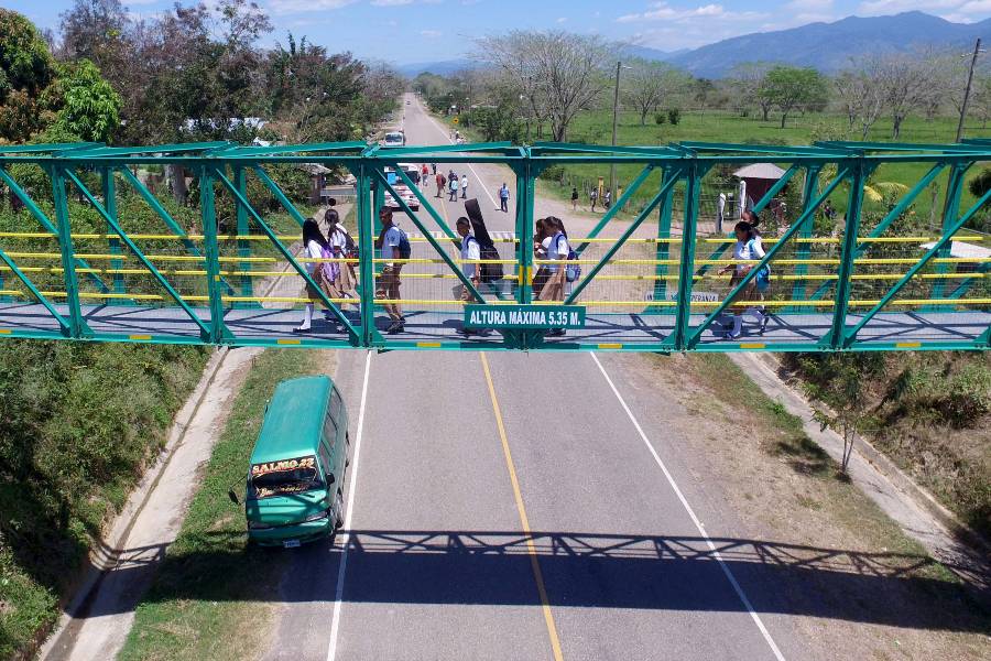 Bridge built in San Esteban, Honduras, with school children