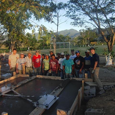 Mission team and local members from Honduras outdoors