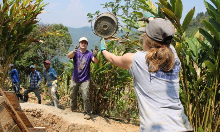 Peogeot center students working in the Guatemalan jungle