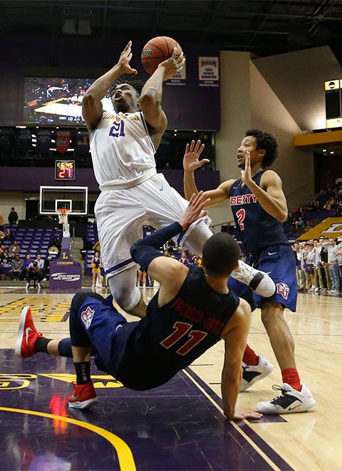 Player jumps up for a layup during Lipscomb Bisons versus Liberty Eagles basketball game.