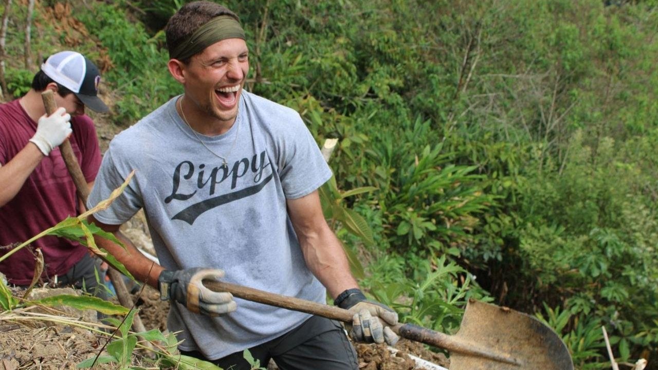 Engineering students digging ditch in Guatemala