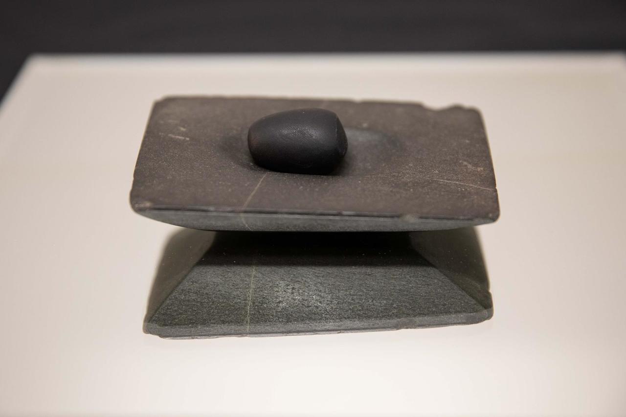 makeup mortar and pestle