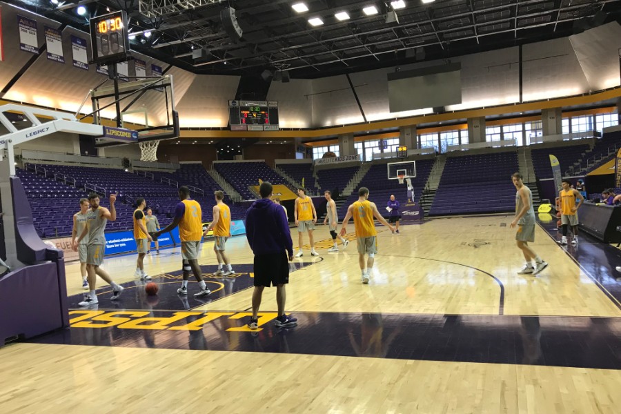 News - men's basketball practice