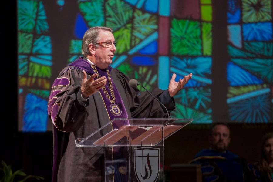 President Lowry speaks at Baccalaureate