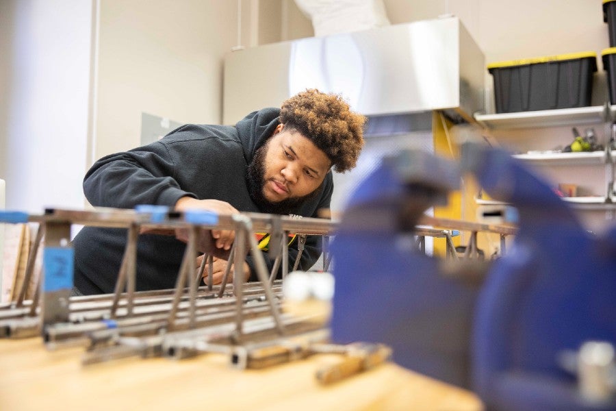 Students working in engineering lab