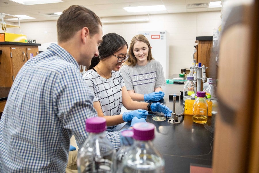 Dr. Josh Owens with students in the biology lab