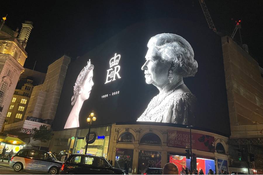 An electronic billboard in Piccadilly Circus in London's West End memorializes the late Queen Elizabeth II. 