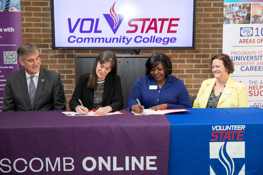 Lipscomb and Vol State delegates sign agreement. 