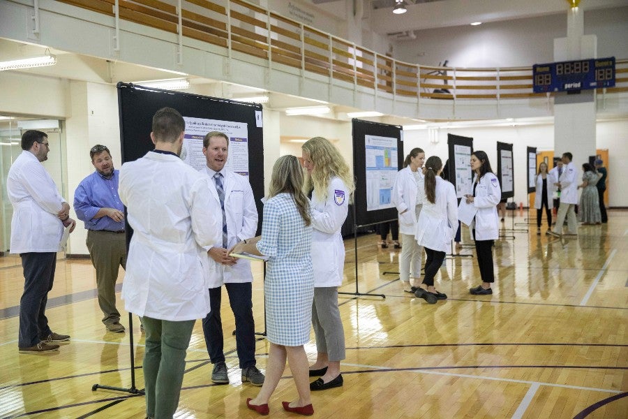 Presenting students and observers at the Scholar Day