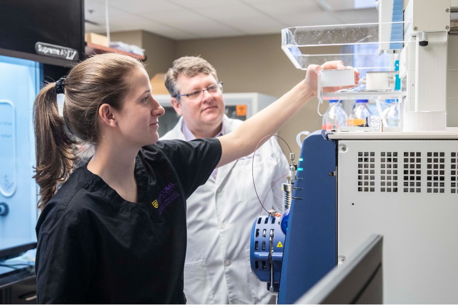 Pharmacy student Anne Carlisle with Dr. Scott Akers in the lab