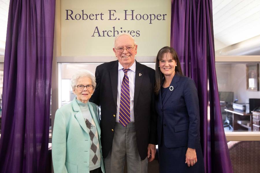 Bonnie and Robert Hooper with Lipscomb President Candice McQueen.