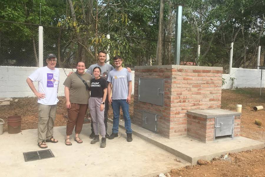 A team of engineering students completed a bioincinerator at Predisan's clinic i Catacamas.