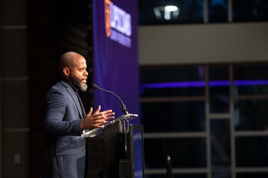 Orpheus Heyward preaching at Ellis Lectures