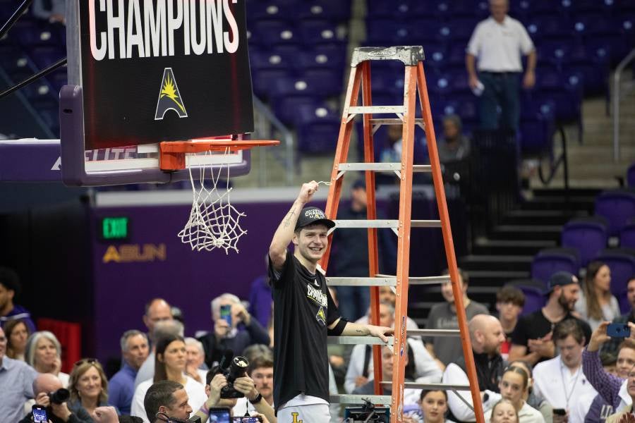 Joe Anderson cutting down the nets.