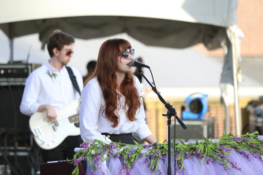 Ele Ivory playing keyboard and singing.
