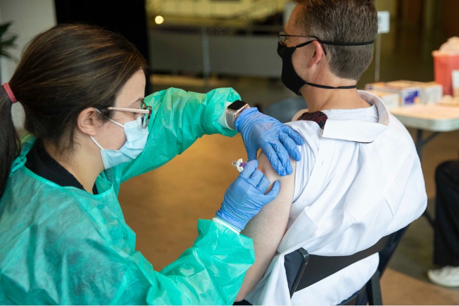 Student giving a flu shot