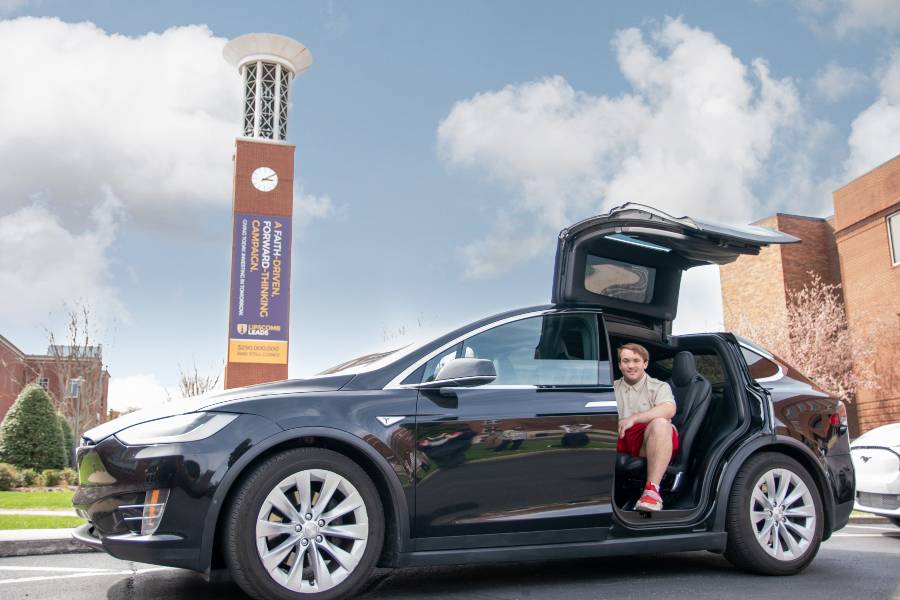 Earth Rides car parked in front of Allen Arena