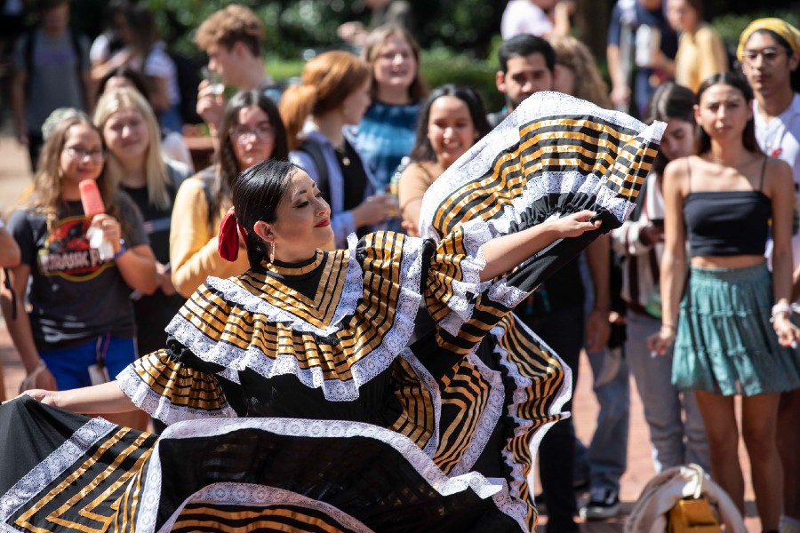 Ballet folklorico at Hispanic Heritage Month dancing