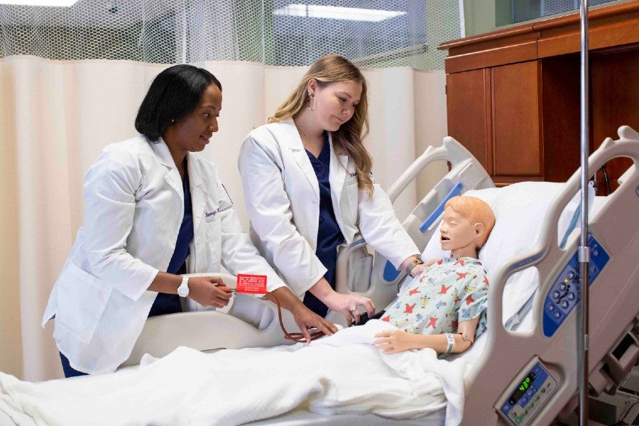 Lipscomb student nurses at bedside