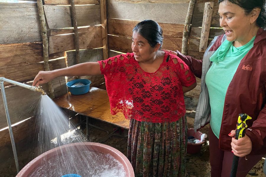 Guatemalan resident trying out her new water tap