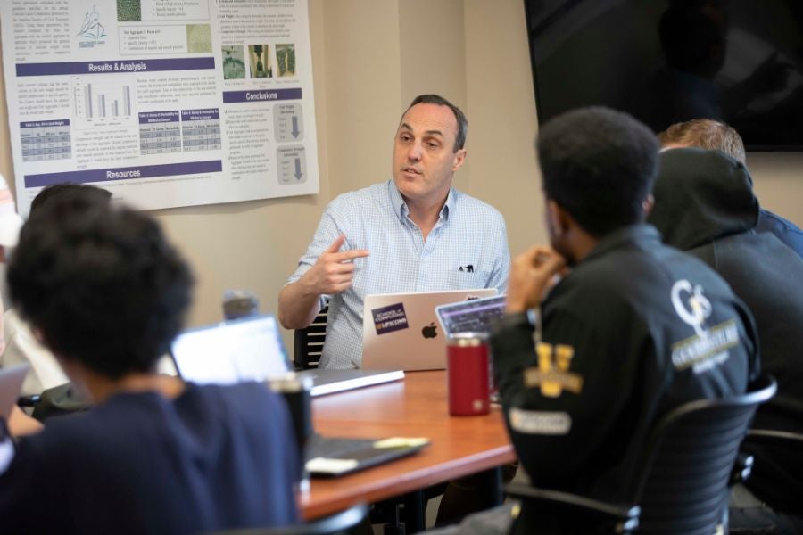 Associate Dean Steve Nordstrom teaching a class