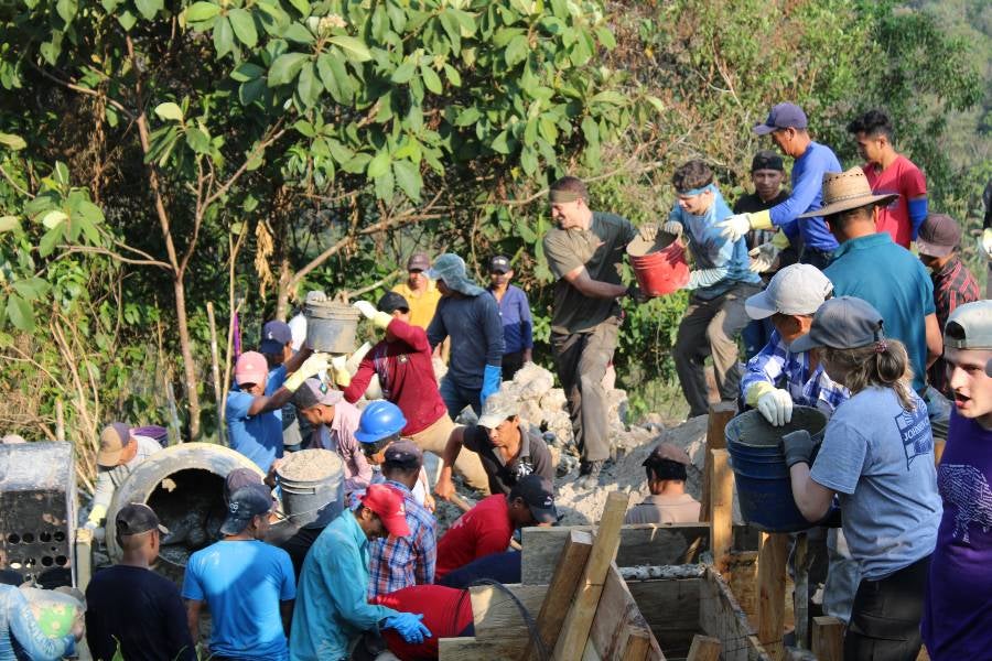 Lipscomb engineering students in Guatemala City