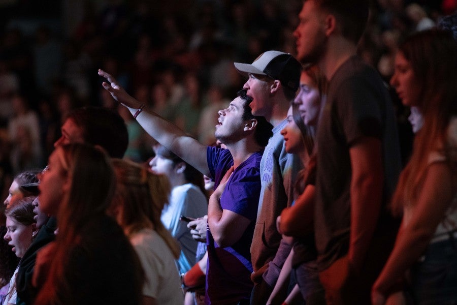 Worship at a Lipscomb chapel