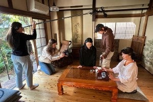 Lipscomb students shooting a film in a Japanese home