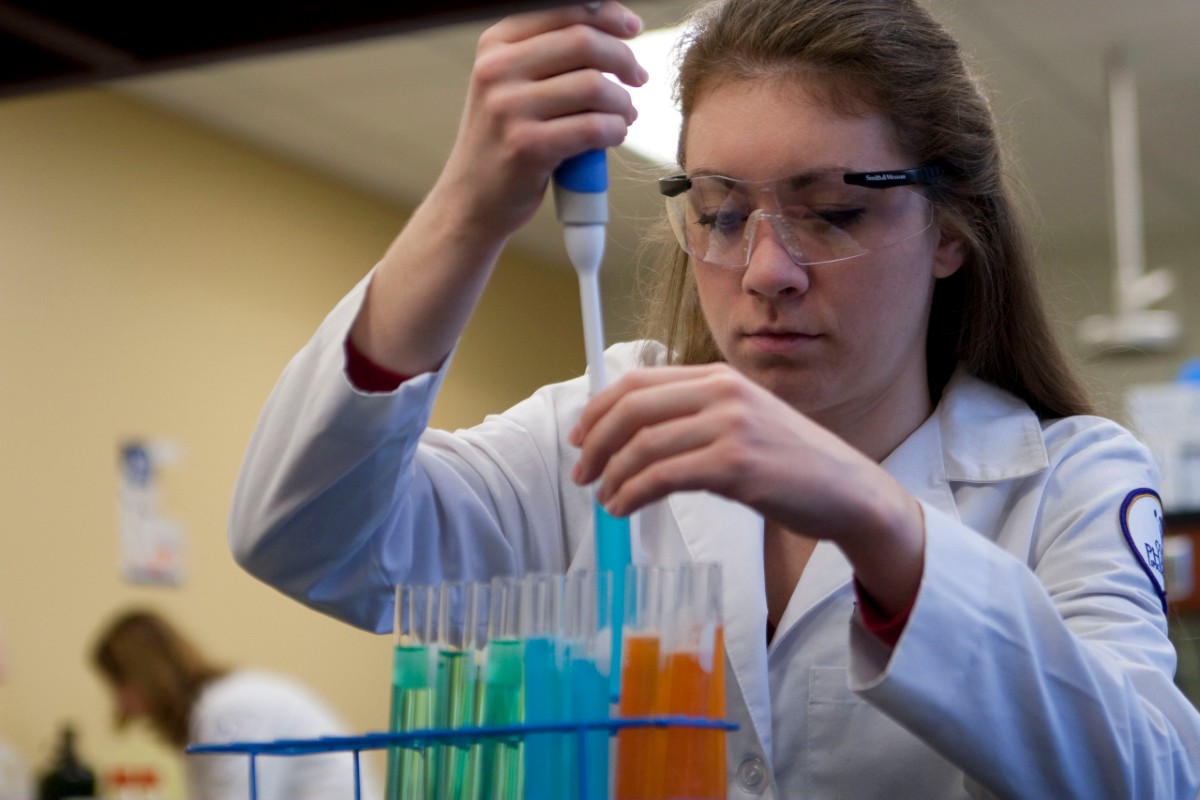 Rachel Crouch in lab