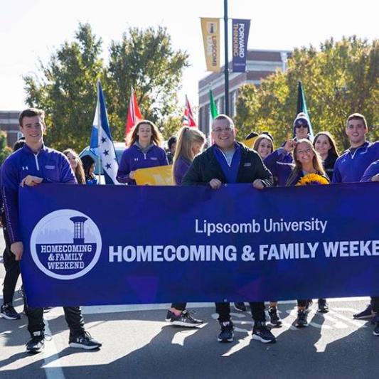 Picture of students holding homecoming sign