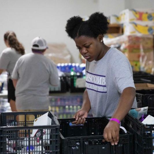 Student packing crates at Rescue Mission