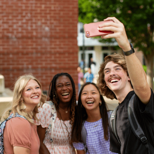 Lipscomb students taking a selfie